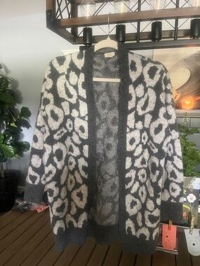 Open-Front Leopard Print Cardigan - Gray & White